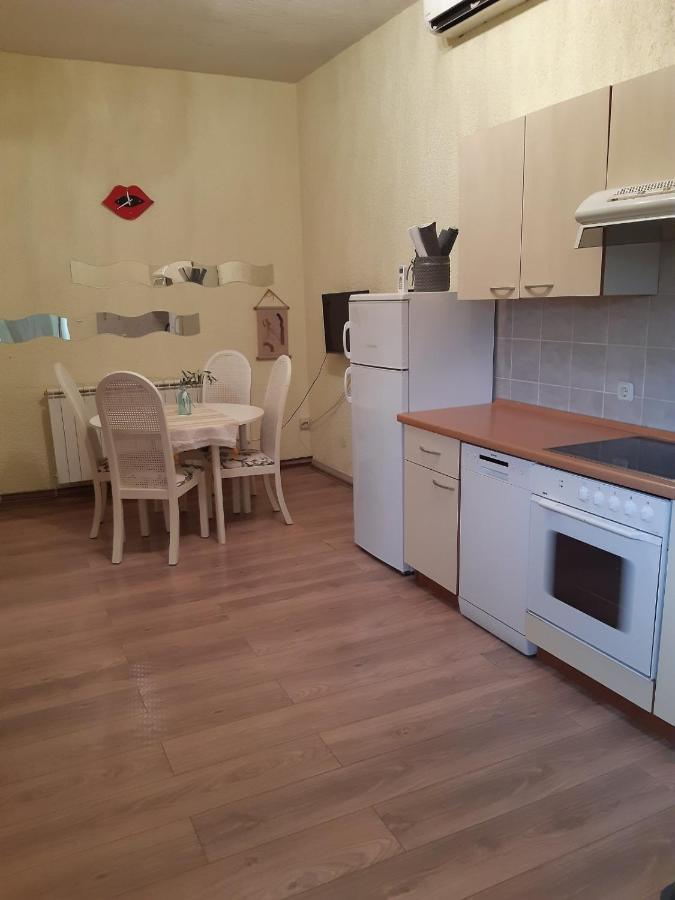 Apartment Margareta By El-Pi Tours Njivice Exteriér fotografie