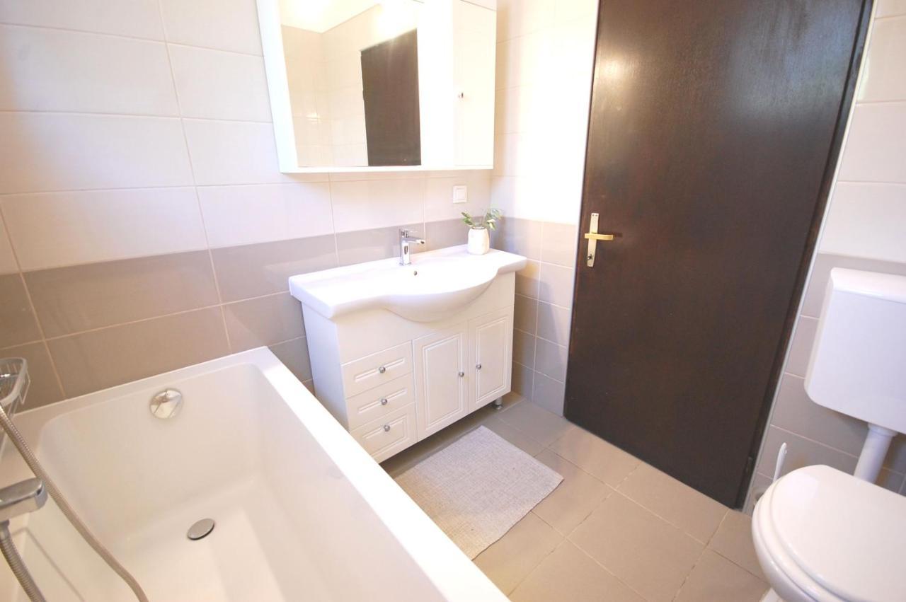 Apartment Margareta By El-Pi Tours Njivice Exteriér fotografie