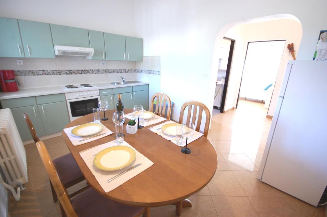 Apartment Margareta By El-Pi Tours Njivice Exteriér fotografie