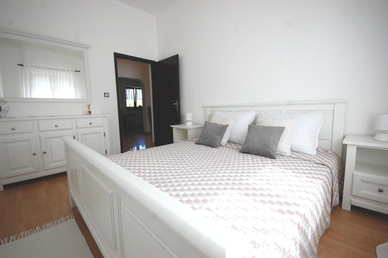 Apartment Margareta By El-Pi Tours Njivice Exteriér fotografie