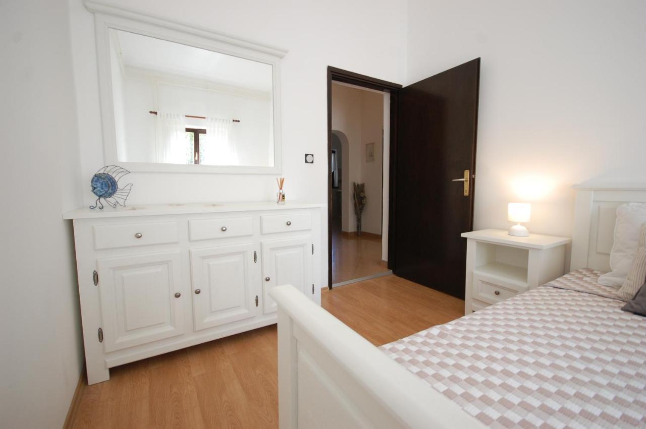 Apartment Margareta By El-Pi Tours Njivice Exteriér fotografie